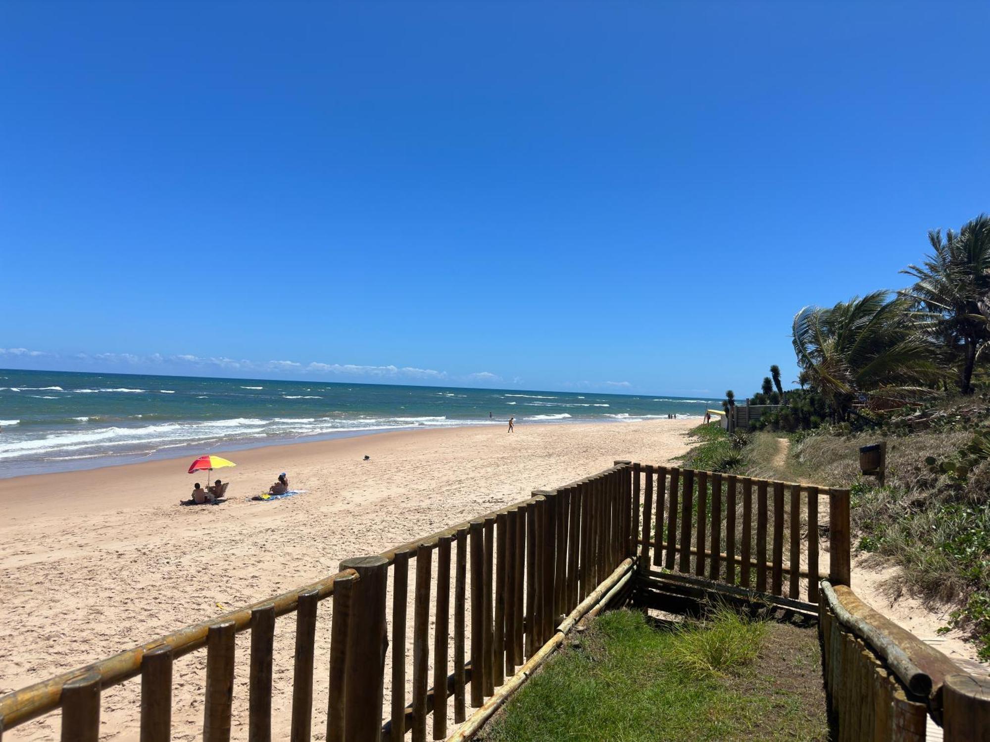 Flat Guarajuba 4 Quartos Terreo A Beira Mar - Pe Na Areia - Governanca Com Arrumadeira E Wi Fi Inclusos Camassari エクステリア 写真