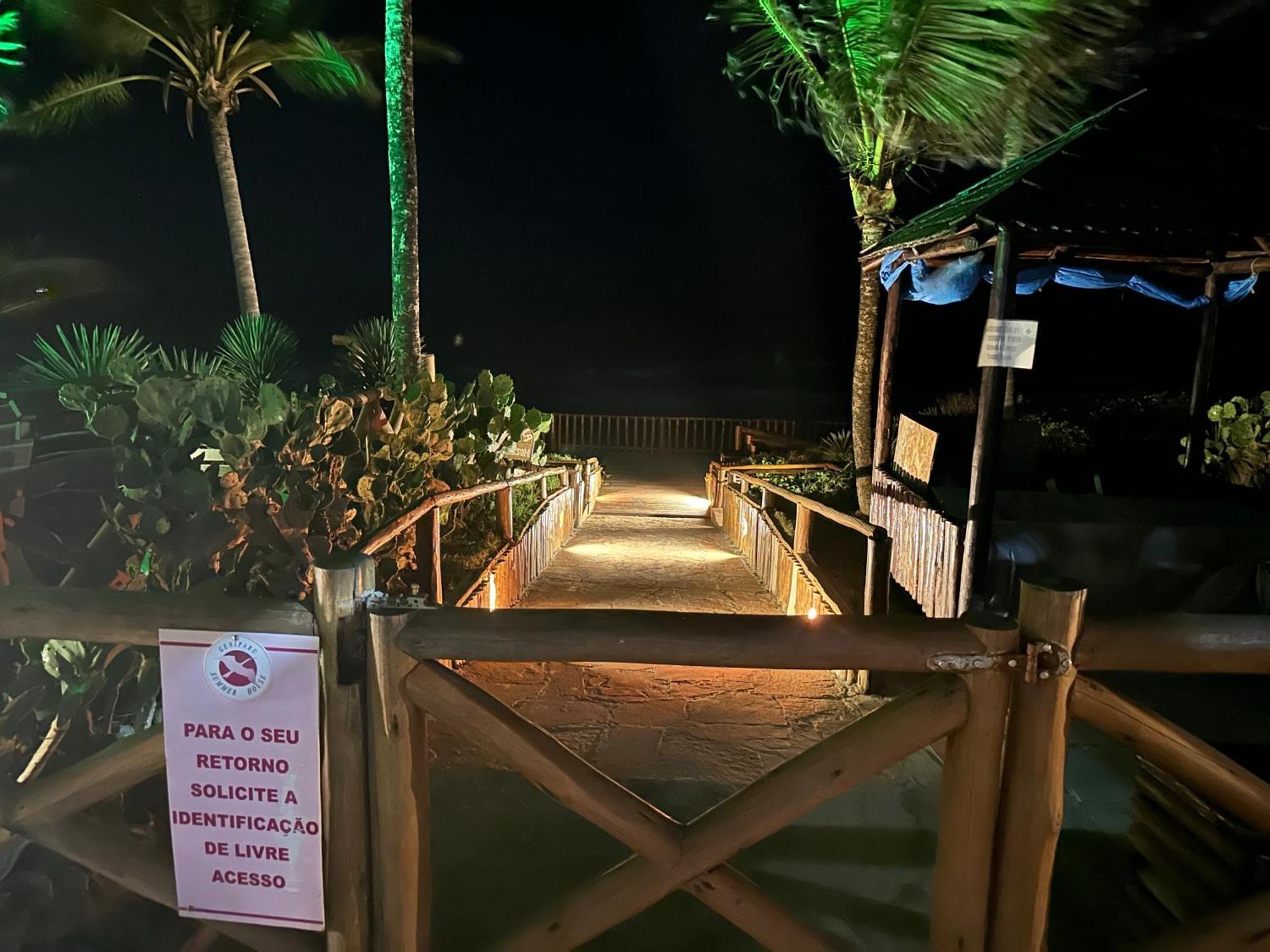 Flat Guarajuba 4 Quartos Terreo A Beira Mar - Pe Na Areia - Governanca Com Arrumadeira E Wi Fi Inclusos Camassari エクステリア 写真