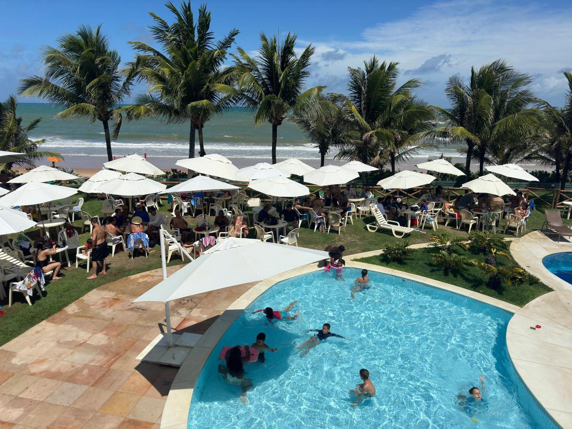Flat Guarajuba 4 Quartos Terreo A Beira Mar - Pe Na Areia - Governanca Com Arrumadeira E Wi Fi Inclusos Camassari エクステリア 写真
